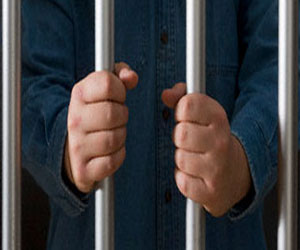   مصر اليوم - حبس 4 عاطلين انتحلوا صفة ضباط شرطة لسرقة المواطنين في الدقي