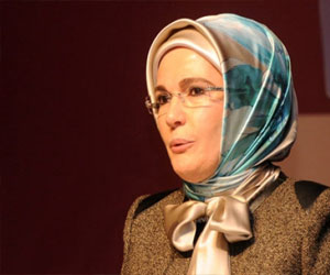   مصر اليوم - قرينة أردوغان ترفع شكوى ضد النائب المعارض قمر كنج