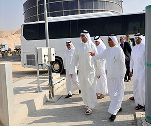   مصر اليوم - وزير الاقتصاد والتجارة يزور مصنع صحارى للرمل المغسول