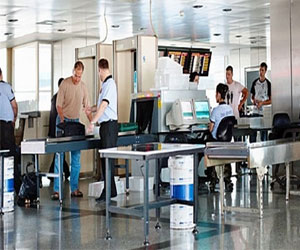   مصر اليوم - ضبط 800 ألف جنيه في مطار القاهرة بحوزة راكبين قبل سفرهما إلى البحرين