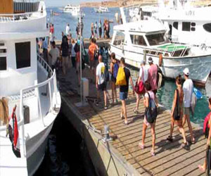   مصر اليوم - ميناء سفاجا يستقبل 620 سائح على متن السفينة بيوتكا