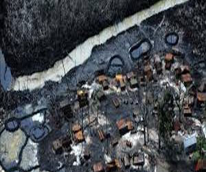   مصر اليوم - نيجيريا تدمر عشرات مصافي البترول غير القانونية