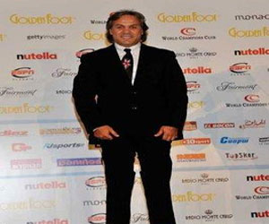   مصر اليوم - الجزائر تستنجد بالأسطورة ماجر لتقليص التبعية