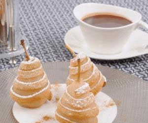   مصر اليوم - الإجاص المسلوق بالقطر والمغلّف بالشوكولاتة