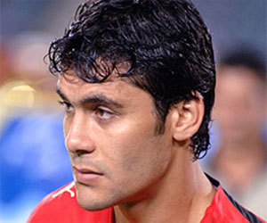   مصر اليوم - أحمد حسن يفكِّر في الانضمام للجهاز الفنيّ الجديد لمنتخب الفراعنة