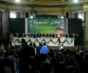   مصر اليوم - أولى جلسات محاكمة جنينه و الجلاد وصحافي لاتهامهم بقذف نادي القضاة 24 ديسمبر