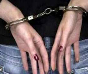   مصر اليوم - ضبطُ مضيّفة وربّة منزل بموادٍ مُخدرّة في البحرِ الأحمر