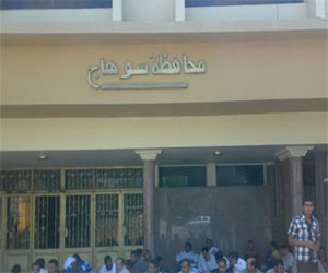   مصر اليوم - محافظ سوهاج يُطالب المواطنين بالخروج للتصويت على الدستور