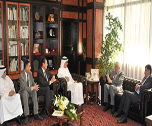   مصر اليوم - رئيس الكلية الملكية للجراحين في إيرلندا يطلع على خدمات المركز الطبي الجامعي