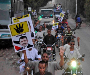   مصر اليوم - مسيرة لأنصار مرسي في قنا للمطالبة بالإفراج عن المعتقلين