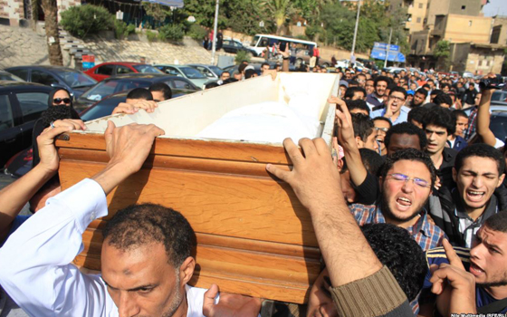   مصر اليوم - طلاب هندسة جامعة القاهرة يواصلون احتجاجهم ويقطعون طريق ميدان الجيزة