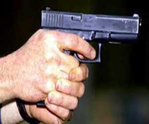   مصر اليوم - أمين شرطة يصاب بطلق ناري أثناء حملة أمنيّة في نجع حمادي