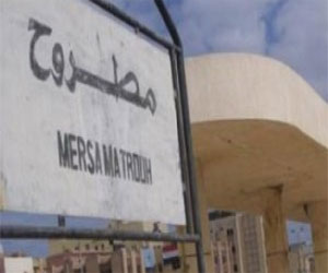   مصر اليوم - استمرار غَرَق سكك حديد مرسى مطروح بمياه الصَّرف