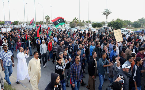   مصر اليوم - إصابة شخصين في تظاهرة في درنة للمطالبة بعودة الجيش والشُّرطة ورفض الميليشيات