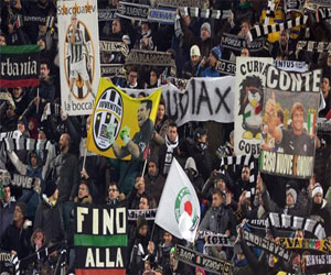 مصر اليوم - تغريم يوفنتوس بسبب الهتافات المهينة ضد حارس أودينيزي