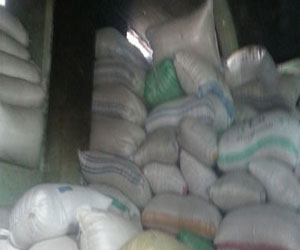 مصر اليوم - ضبط مسؤول مخزن بحوزته 2,5 طن أرز تموينى مهرب في الشرابية