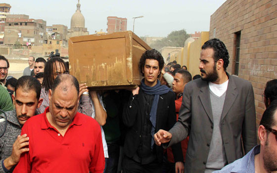   مصر اليوم - تشييع الشاعر أحمد فؤاد نجم في مأتم بسيط شارك فيه محافظ القاهرة