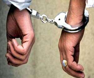   مصر اليوم - أمن السويس يلقى القبض على 3 أشخاص بتهمة اختراق قانون التظاهر