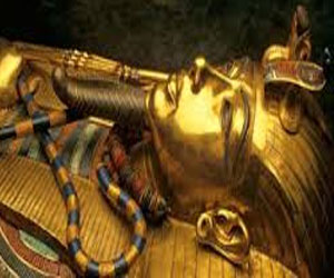   مصر اليوم - وصول نموذجِ مقبرّةِ توت عنخ آمون إلى سوهاجِ الجمعة