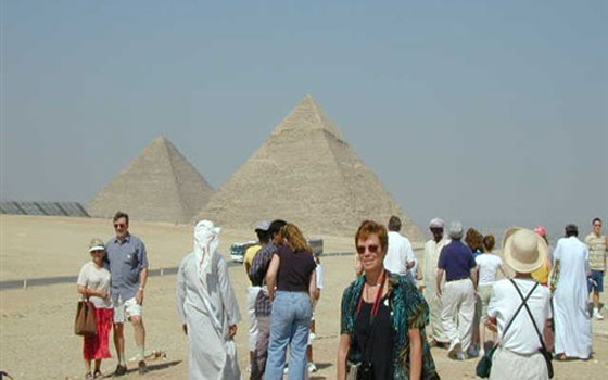   مصر اليوم - أصحاب الشركات يؤكِّدون أن الانتهاء من الدستور بادرة طيبة لإنعاش السياحة