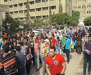   مصر اليوم - طلاب من الإخوان في أسيوط ينظمون وقفة احتجاجية للمطالبة بالإفراج عن زملائهم