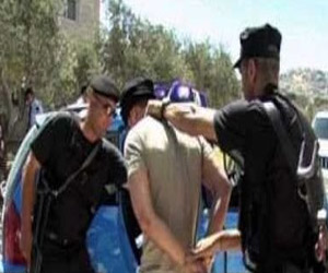   مصر اليوم - القبض على سائق في حوزته لفافة من البانجو وأقراص مخدرة في باريس الوادي الجديد