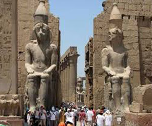   مصر اليوم - محمد عثمان يؤكِّد سعادته بوصول الفوج الإنجليزي إلى الأقصر