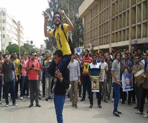   مصر اليوم - طلاب الإخوان في جامعة أسيوط يدشنون ألتراس شرعيّة