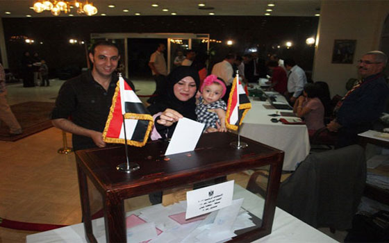   مصر اليوم - منصور يقرّر تعديل قانون مباشرة الحقوق السّياسيّة في حق الانتخابات في الخارج