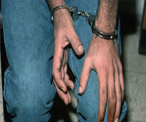   مصر اليوم - ضبط مراسل قناة دينية أميركية ينقل صورا تزعم اضطهاد الأقباط في المنيا