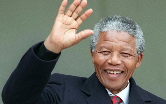   مصر اليوم - نيلسون مانديلا غادر ليرتاح بسلام وجنوب أفريقيا تنكس علمها حدادًا