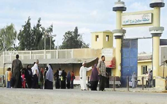   مصر اليوم - إدارة سجن برج العرب تمنع فريق دفاع مرسي من زيارته لدواعٍ أمنيَّة