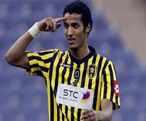 مصر اليوم - أطفال معاقون يشاركون السعودي هزازي فرحته بنجاح الجراحة