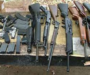   مصر اليوم - أمن الجيزة يضبط 13 قطعة سلاح و46 قضية مخدرات