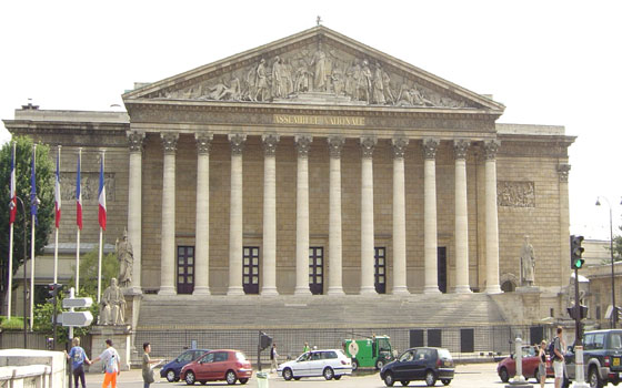   مصر اليوم - السفير المصري لدى باريس يجري اتصالات مع مسؤولين فرنسيين