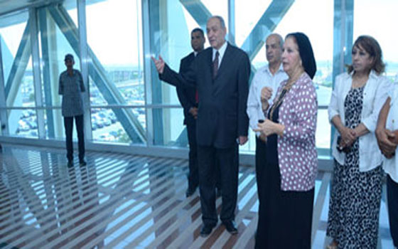   مصر اليوم - الرئيس المصري يفتتح فندق ميريديان المطار ومشروع القطار الآلي