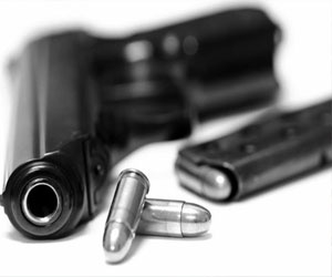   مصر اليوم - شرطية بريطانية تقدم على الانتحار بسبب رسالة غرامية