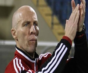   مصر اليوم - برادلي يهدى ضياء السيد كتاب السيرة الذاتية للسير أليكس فيرجسون