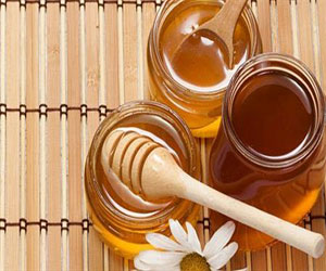   مصر اليوم - قناع العسل والفيتامينات لتغذية البشرة ونضارتها