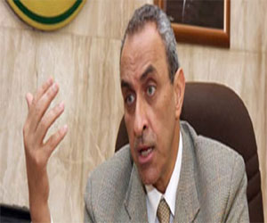   مصر اليوم - أيمن أبوحديد يتفقد  مشروع تطوير النظم الزراعية