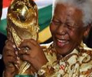مصر اليوم - عالم كرة القدم يبكي مانديلا في البرازيل