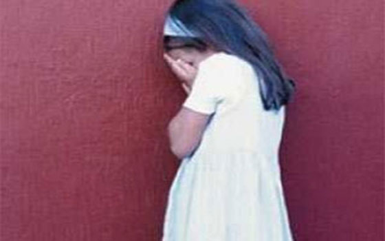   مصر اليوم - طفلة سوريَّة تتعرض لاعتداء جنسي من عمِّها