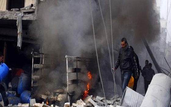   مصر اليوم - قصف على مخيّم اليرموك وحيّ القابون وزملكا ومجزرة في النّبك