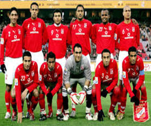 مصر اليوم - الأهلي تصل إلى المغرب والجماهير تستقبلها بشعار رابعة