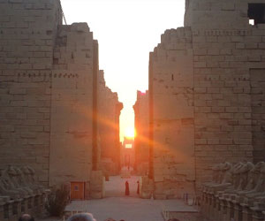   مصر اليوم - الأقصر تحتفل بتعامد الشَّمس على معابد الكرنك