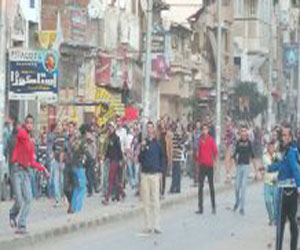   مصر اليوم - اشتباكات عنيفة بين مؤيدي ومعارضي مرسي في دمياط