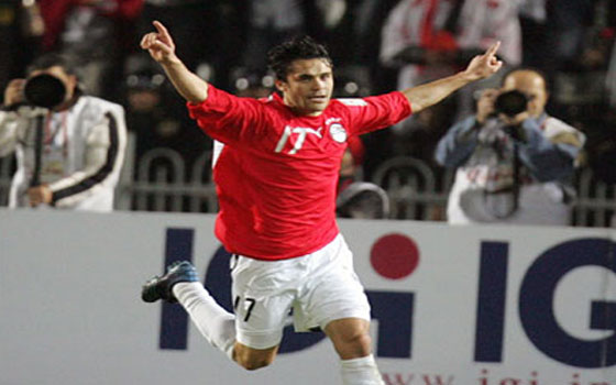   مصر اليوم - أحمد حسن يعلن اعتزاله رسميًا نهاية ديسمبر الجاري للانضمام لجهاز الفراعنة