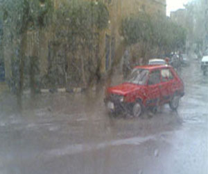   مصر اليوم - قياس كثافة هطول الأمطار على الطرق عن طريق مساحات السيارات