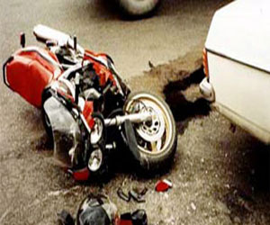   مصر اليوم - مقتل رقيب شرطة لإصابته في حادث تصادم دراجتين بخاريتين في بني سويف