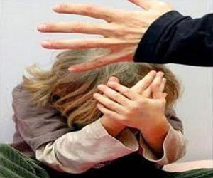   مصر اليوم - شاب يعتدى على والديه لأنهما منعاه من رؤية هرّة